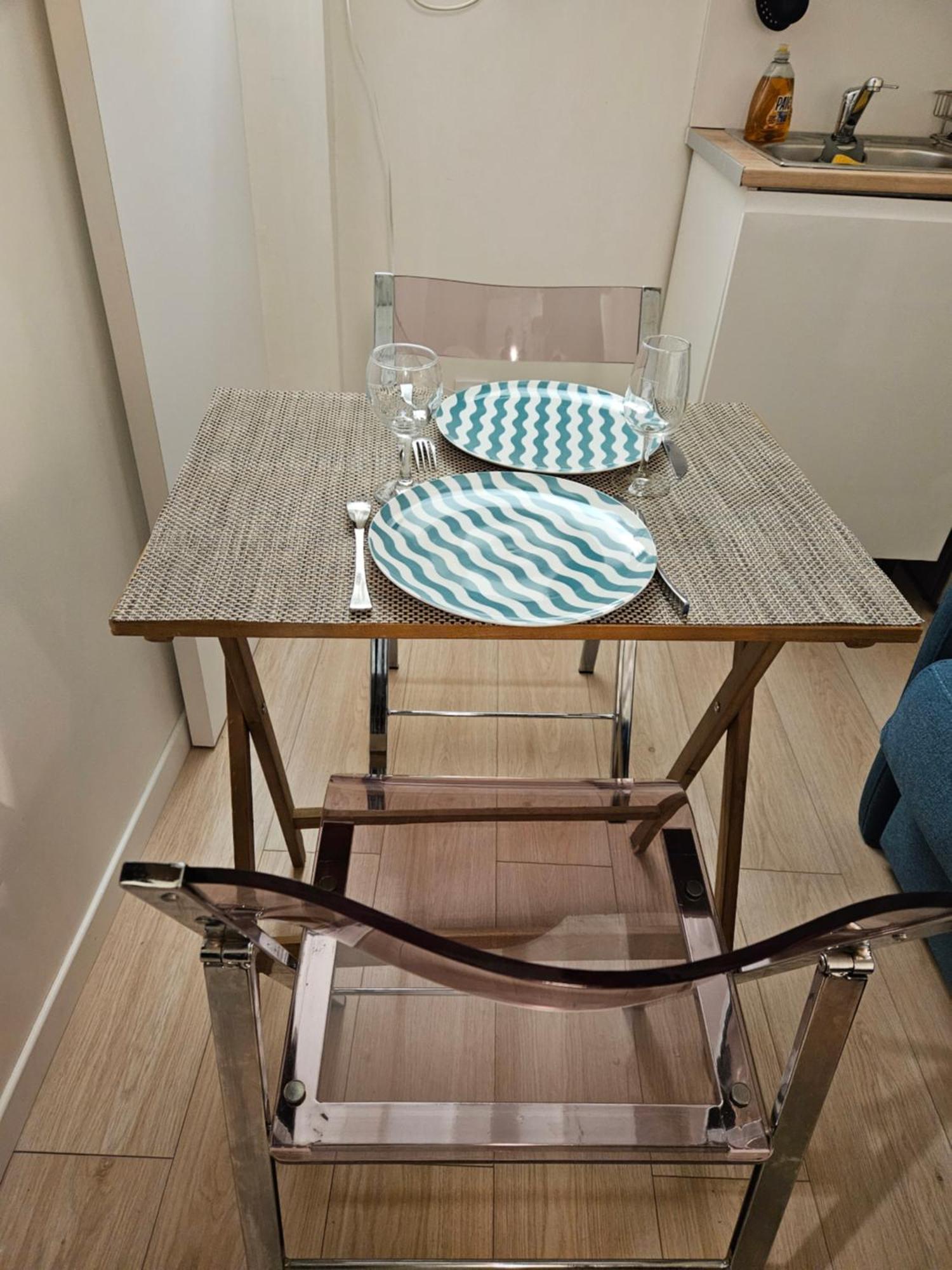 Studette Remilly A Appartement Versailles