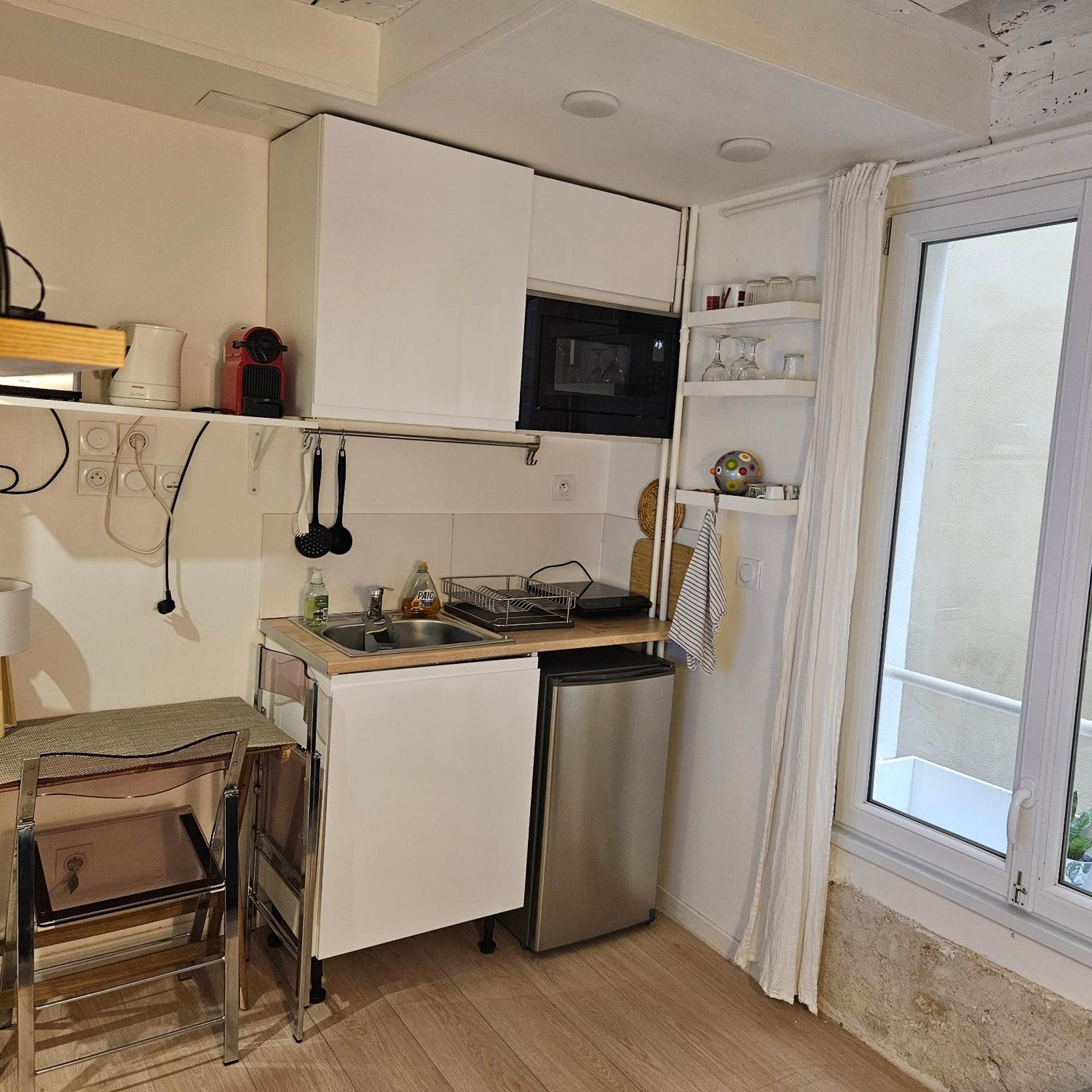 Studette Remilly A Appartement Versailles
